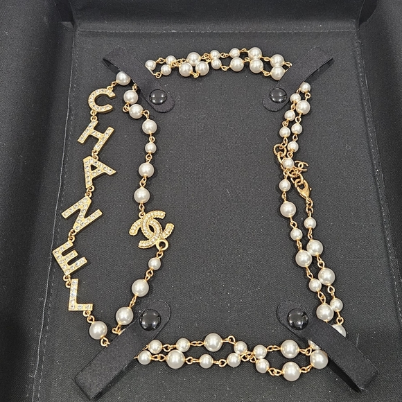 Auth CHANEL Pearl Necklace - Picture 1 of 9